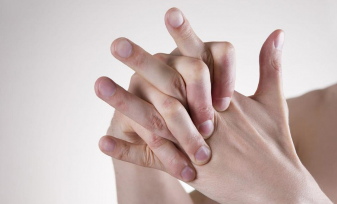 Co škodí praskání prstů, jak to opustit?