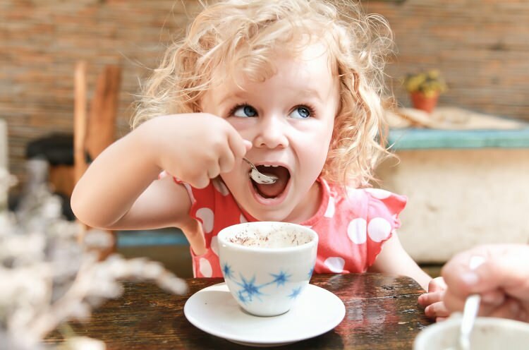 Mohou děti pít kávu? Je to škodlivé?