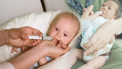 Co je metoda krmení prstem? Jak nakrmit dítě injekční stříkačkou?