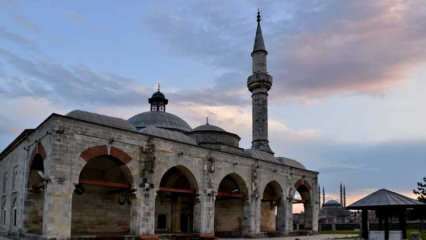 Kam a jak jít do mešity Muradiye? Mistrovské dílo nesoucí stopy tureckého kachlového umění