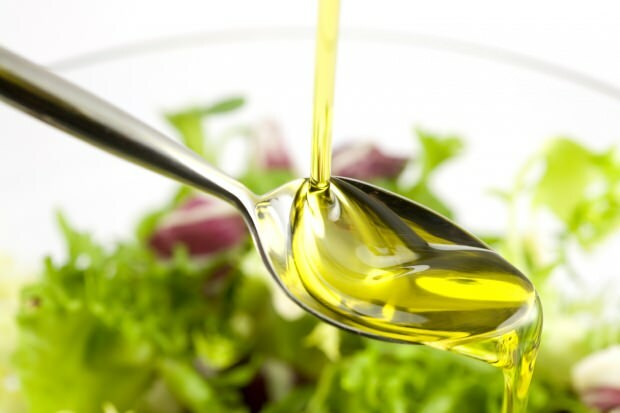 Jaké jsou výhody olivového oleje pro pokožku a vlasy? Jak se olivový olej nanáší na vlasy a pokožku?
