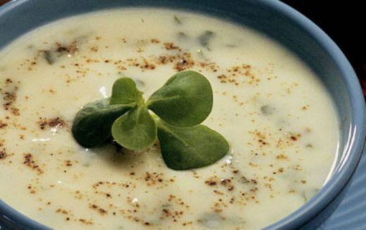 Jak vyrobit purslaneovou polévku se studeným jogurtem?