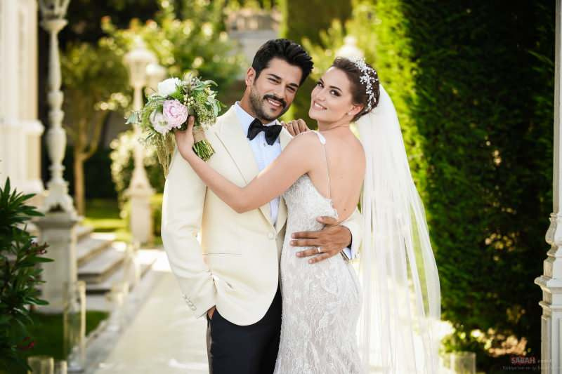 Burak Özçivit a Fahriye Evcen se vzali v roce 2017