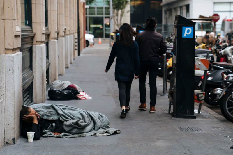 Počet bezdomovců v Hollywoodu roste kvůli koroně
