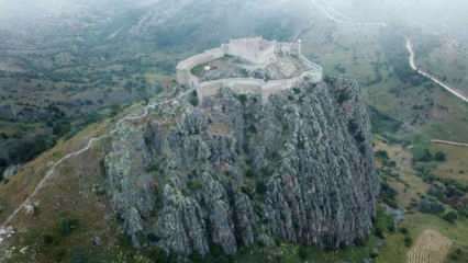 Probuzení Kde se nachází hrad Kuvel ve Velkém Seljuku? Historický význam hradu Kuvel