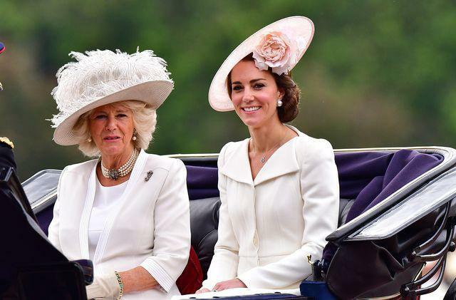 Anglický král III. Charlesova manželka Camilla a Kate Middleton