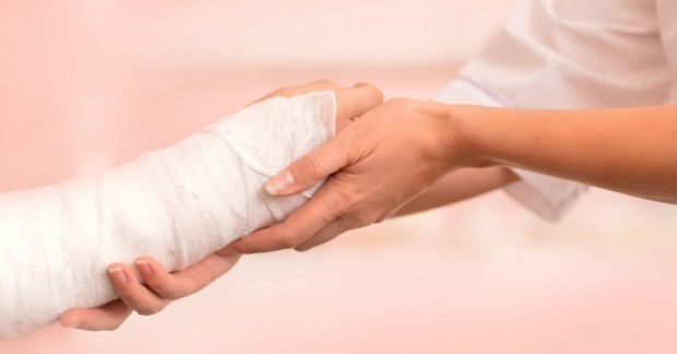 Existují po ruce příznaky cysty (Ganglion)? Jaká je metoda léčby cysty na rukou?