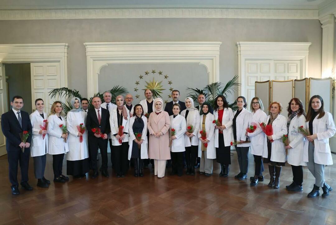 Emine Erdoğan se setkala s lékařským týmem předsednictví