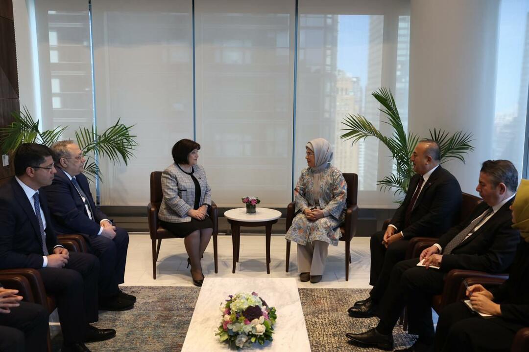 Emine Erdoğan se v New Yorku setkala s předsedkyní ázerbájdžánského parlamentu paní Gafarovou