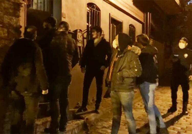 Policie provedla razii v domě Özge Özpice