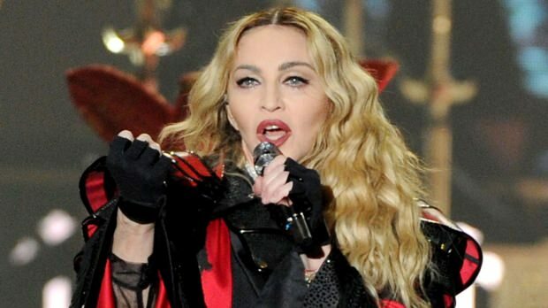 Volal Madonna: Zpěv na jevišti vrahů