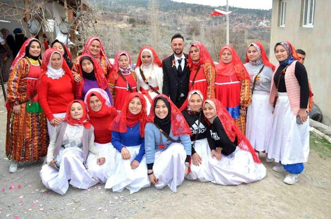 Nevěsta si do Denizli přijela z Indonésie pro tureckého mladíka, kterého potkala na sociálních sítích
