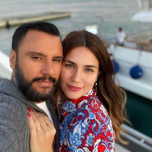 Alişova žena Buse Varol je těhotná se svým druhým dítětem 