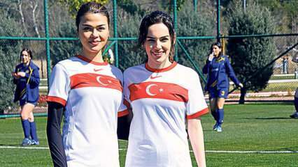 Yağmur Tanrısevsin a Aslıhan Karalar hrály speciální zápas s ženským národním fotbalovým týmem!
