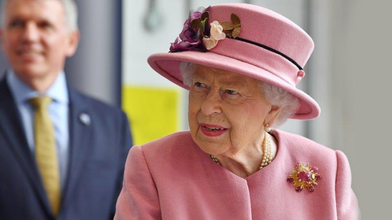 Královna II. Elizabeth vyšla bez masky! Na konci 7 měsíců ...