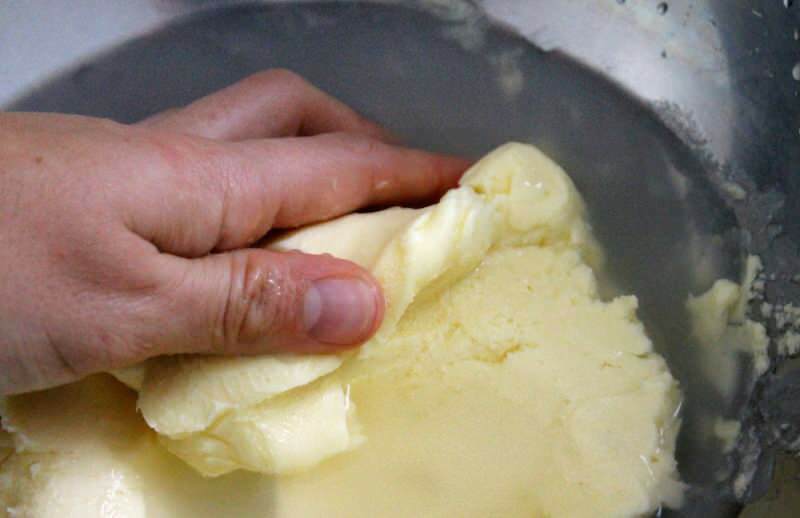 Jak vyrobit máslo v pračce? Bude v pračce opravdu máslo?