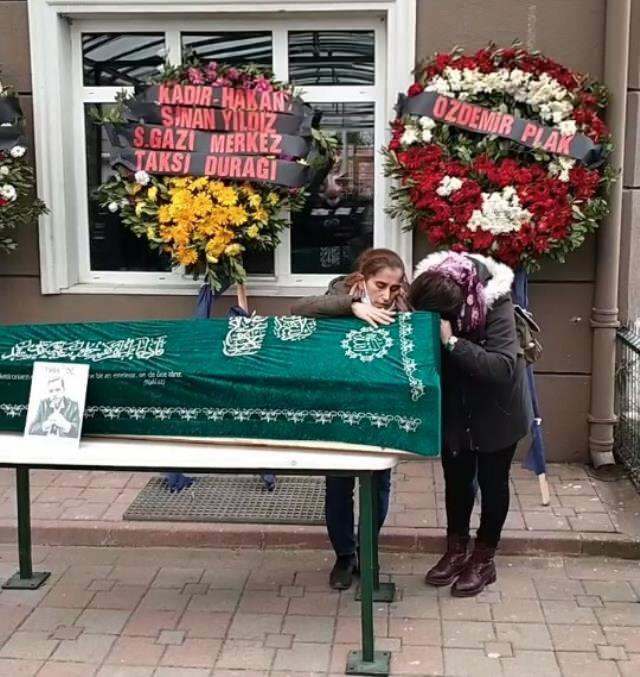 Sbohem s Engin Nurşani s bolestí! Jeho žena objala rakev a svobodně plakala