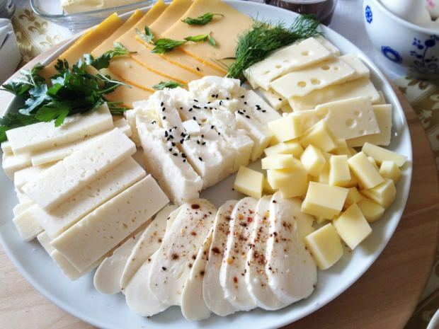 Sýrová strava, která vyprodukuje 10 kilogramů za 15 dní! Jak oslabuje konzumace sýra? Šoková strava s tvarohem a salátem