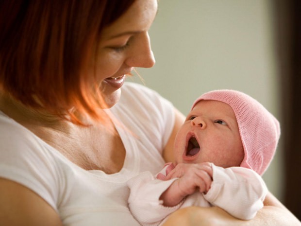 Příznaky a léčba padajícího patra u kojenců