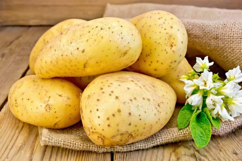 Jaký je rozdíl mezi smažením a vařením brambor?