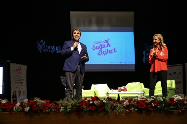 'Mustafa Sandal' se zúčastnil akce žen z Esenleru