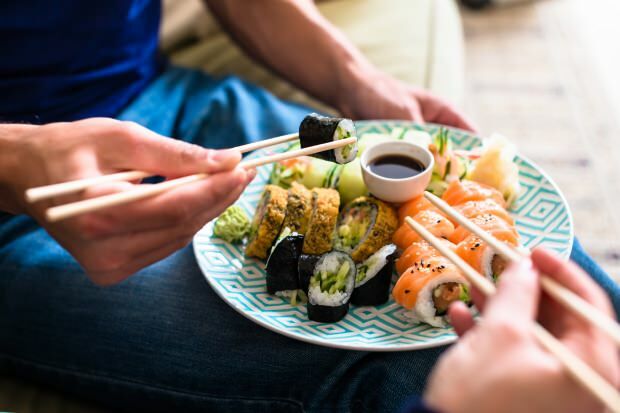 Jak jíst sushi? Jak si vyrobit sushi doma? Sushi triky