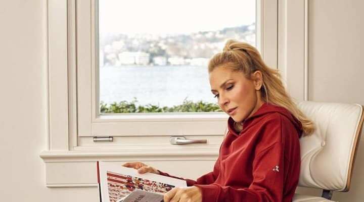 Prohlášení Arzu Sabancı, která ji nazvala „zůstaňte doma“ ze svého domu s výhledem na Bospor!