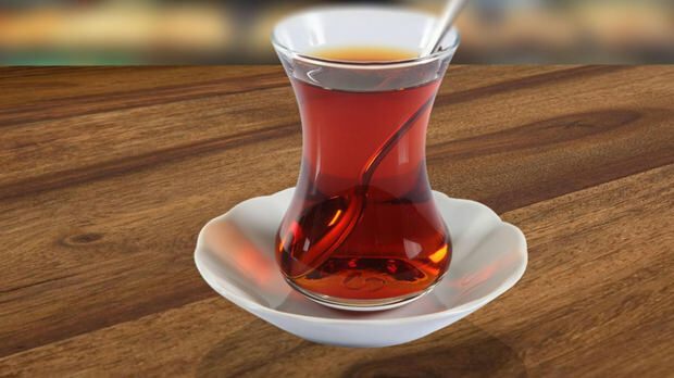 Co se stane, když pijete 20 šálků čaje denně?