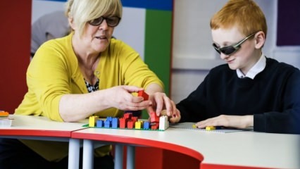 Co je zrakově postižené, osobní vlastnosti! Materiály pro zrakově postižené: Braillova abeceda