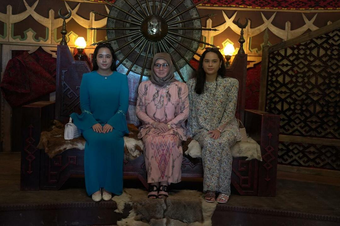 Malajská královna navštívila natáčení televizního seriálu Establishment Osman - News 7 CULTURE