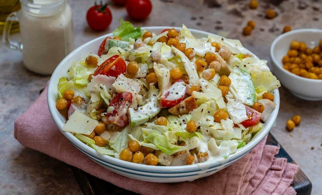 Odkud pochází salát Caesar (Caesar)? Jak udělat nejjednodušší caesar salát?