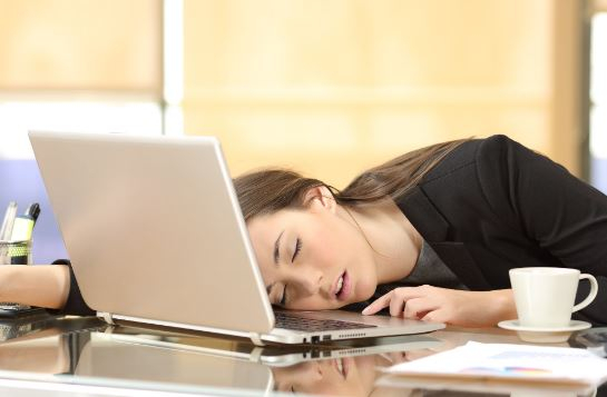 náhlé záchvaty spánku v pracovním prostředí mohou způsobit nadměrné onemocnění spánku