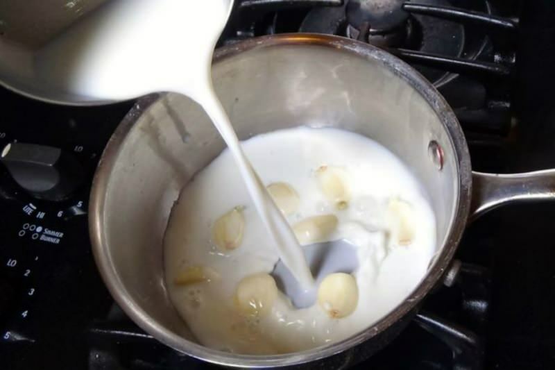 Jak se vyrábí česnekové mléko? Co dělá česnekové mléko? Výroba česnekového mléka ...