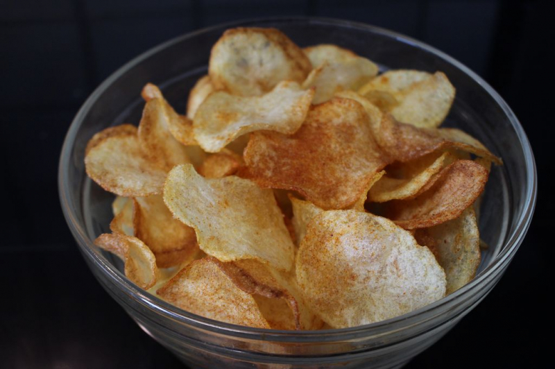 Jak vyrobit bramborové lupínky doma? Co je to recept na zdravé hranolky? Triky výroby čipů doma