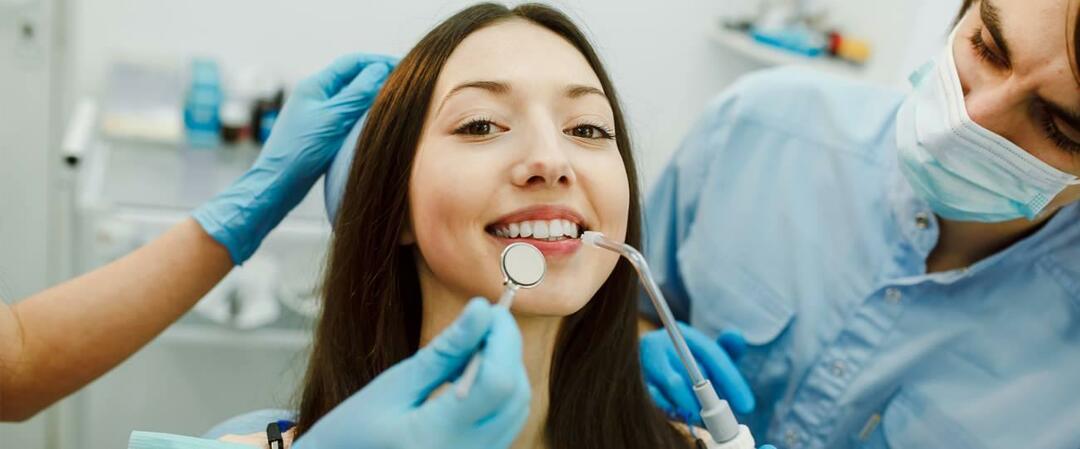 Proč zuby hnijí a co můžeme dělat, abychom tomu zabránili?