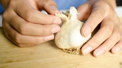 Jak odstranit vůni česneku? Přesné metody, které odstraní vůni česneku
