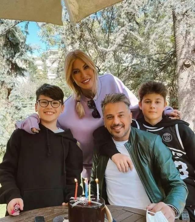 Emre Altuğ Çağla Şıkel a její děti