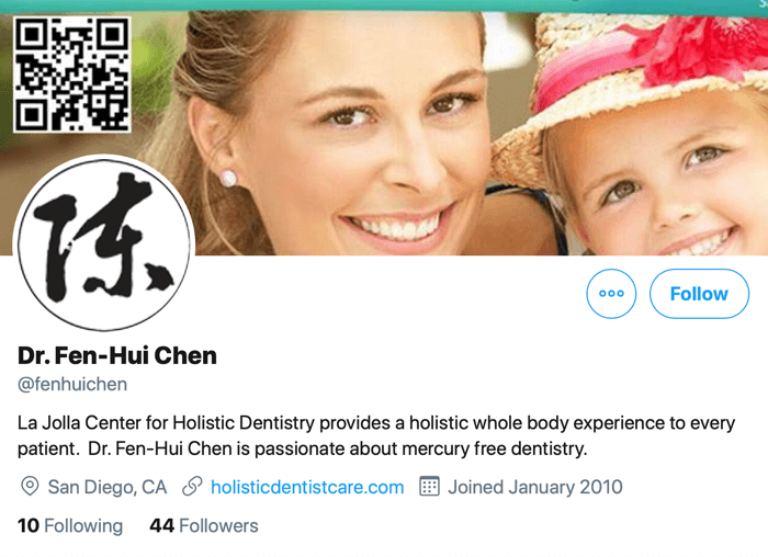snímek obrazovky twitterového profilu pro @fenhuichen s odkazem na její web, kde jsou k dispozici kontaktní informace a rezervace schůzky