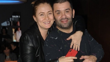 Podpora Ceydy Düvenci a jeho manželce Cem Yılmaz