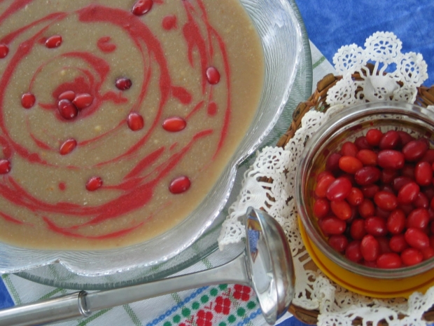 Jak vyrobit brusinkovou tarhanu z vápna? Lahodný polévkový recept z brusinkové tarhany