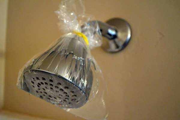 jak čistit sprchovou hlavici