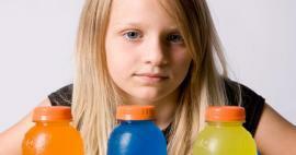 Odborníci varovali! Pití energetických nápojů u dětí způsobuje selhání