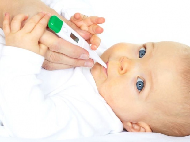 Jak snížit horečku u kojenců