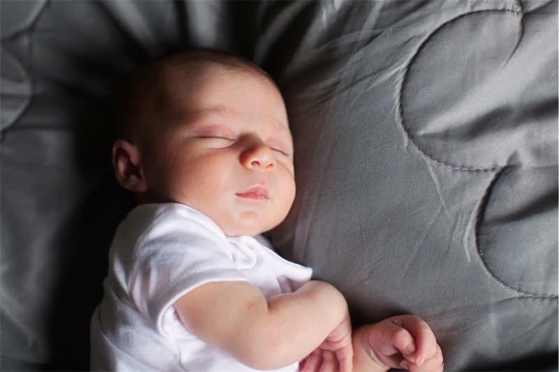 Kde by mělo novorozené dítě spát?