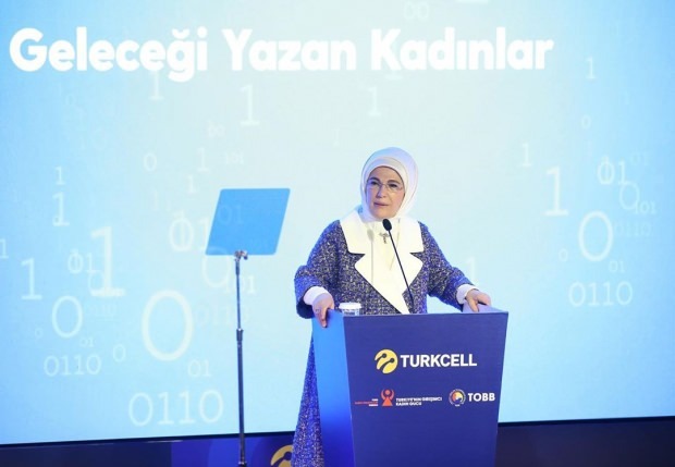 Ocenění žen, které píšou o budoucnosti od první dámy Erdoğan
