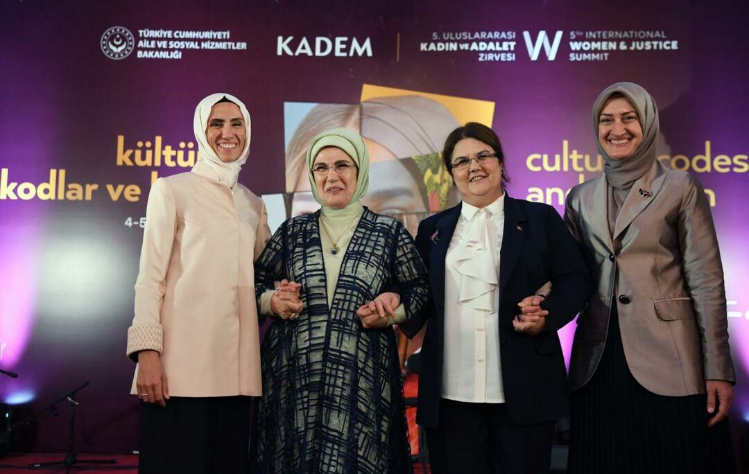 První dáma Erdoğan se setkala s Kaoutarem Krikou, ministrem pro národní solidaritu, rodinu a postavení žen Alžírska.