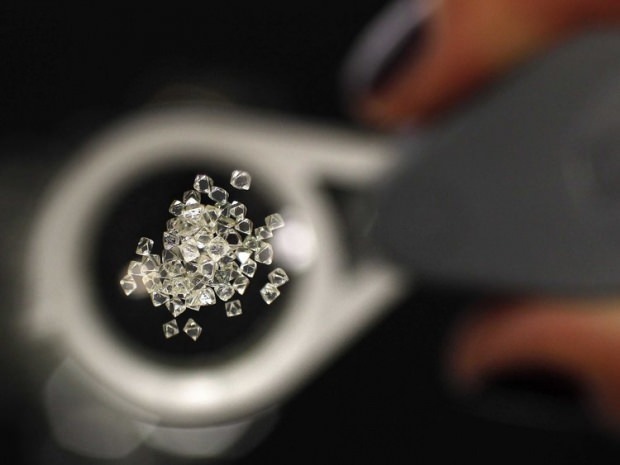 Jak rozumět falešným diamantům?