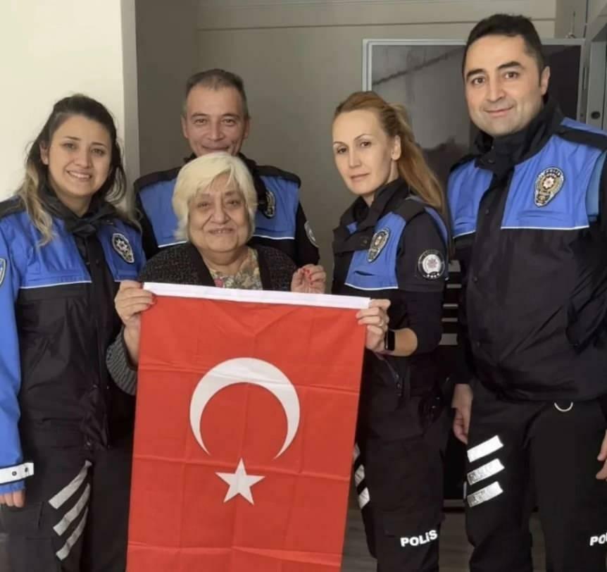 Překvapení Nazan Çim a policejní týmy