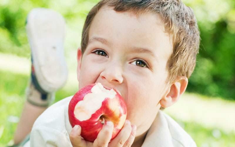 Konzumace čerstvého ovoce a zeleniny pro zdraví zubů u dětí