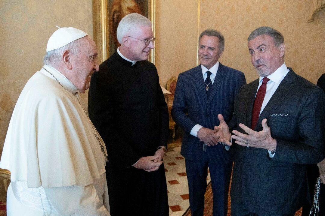 Sylvester Stallone navštívil papeže Františka s rodinou